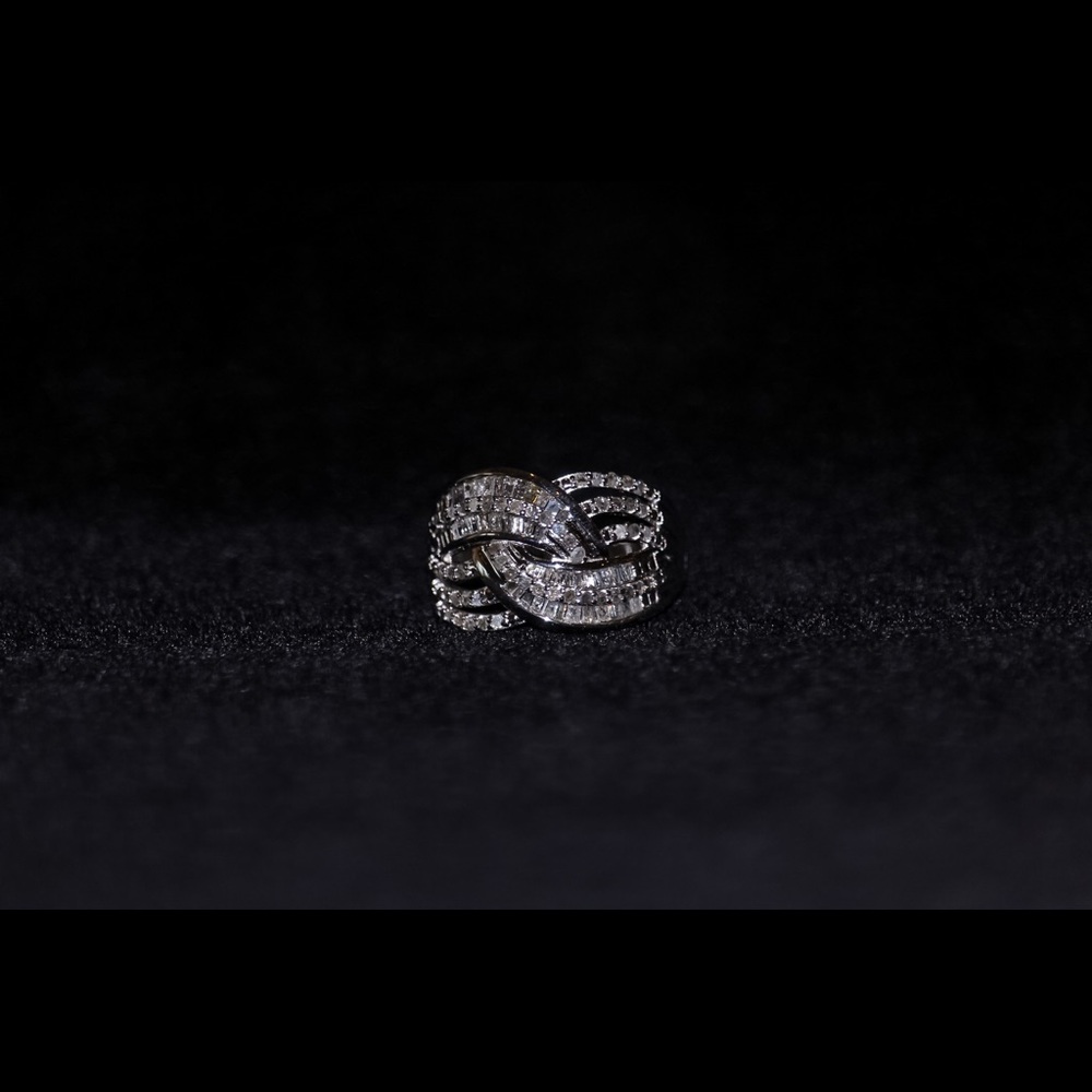 Stunning 3/4 carat Genuine Baguette Diamond ring, sterling silver